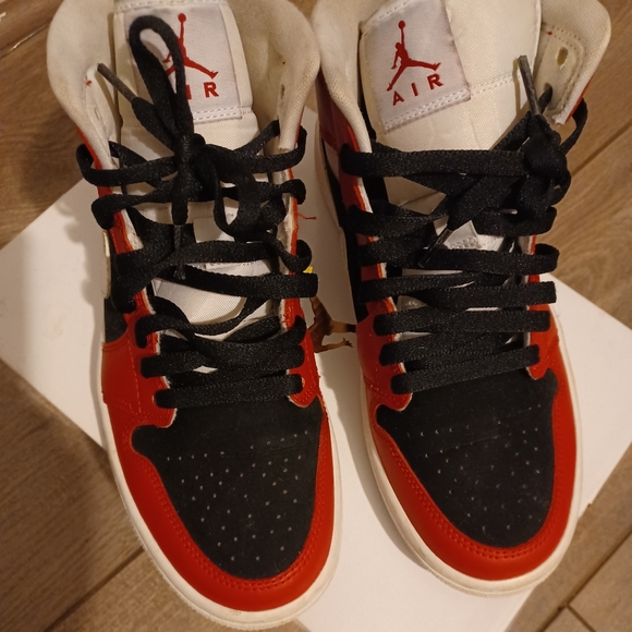 Nike - Picture 3 of 5